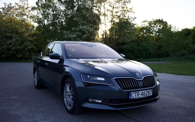 Skoda Superb cena 64500 przebieg: 109000, rok produkcji 2015 z Chełmża małe 172